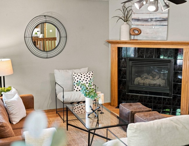 Building Photo - 1747 Sumac St