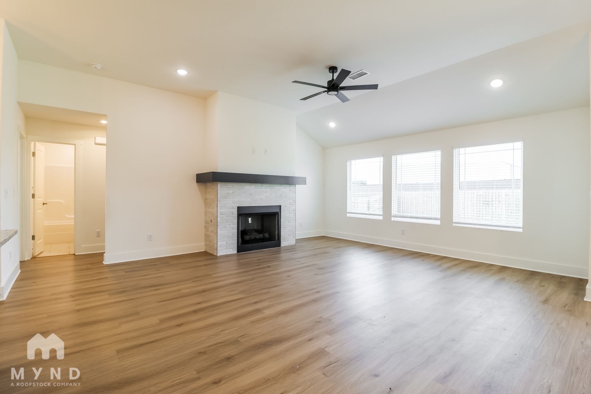 Building Photo - 1020 Autumn Royal Ave