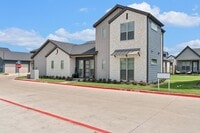 Building Photo - 1949 Labrador Ln