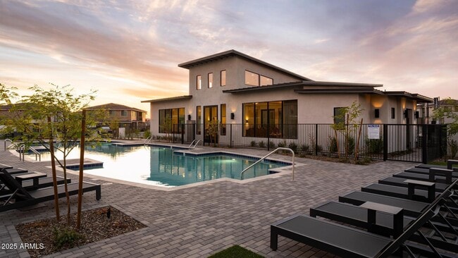 Building Photo - 2121 W Sonoran Desert Dr