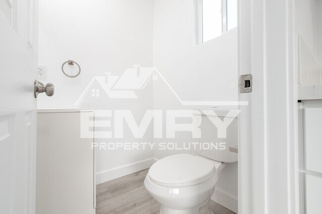 Building Photo - 6221 Fishburn Ave