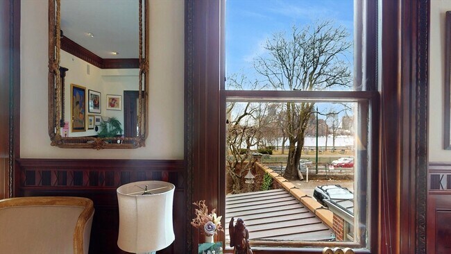 Building Photo - 404 Beacon St