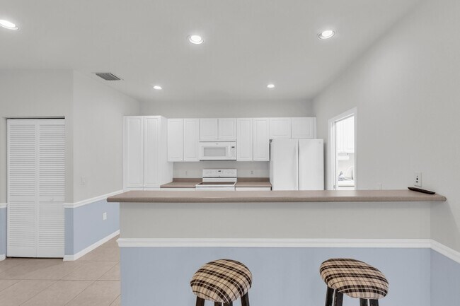 Building Photo - 1864 S Dovetail Dr