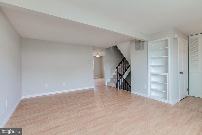 Building Photo - 1749 Carriage Way