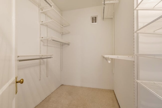 Building Photo - Classic Chevy Chase Charm in NW DC Availab...