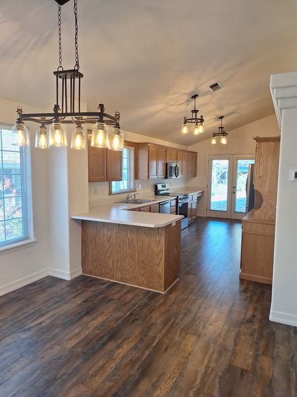 Building Photo - 3535 Village Dr