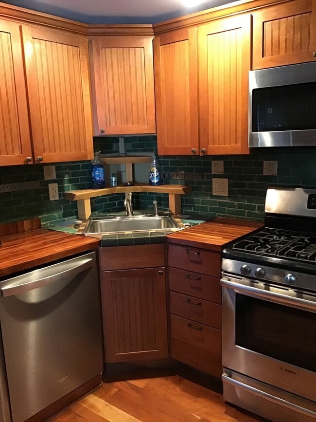 Building Photo - 4 BR 2 BA historic house in downtown Lexington