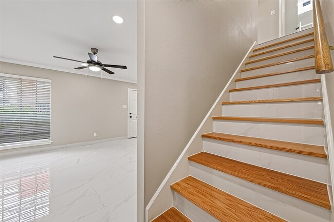 Building Photo - 6649 De Moss Dr