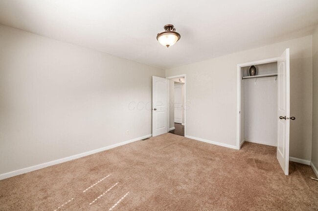 Building Photo - 5432 Sharon Park Ave