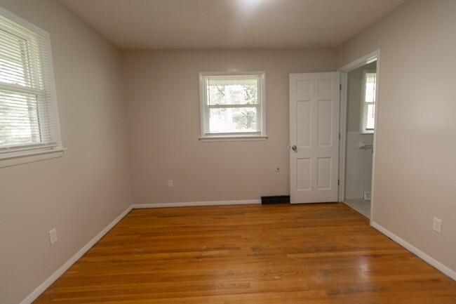 Building Photo - Remodeled 4 Bed and 3 Bath Home