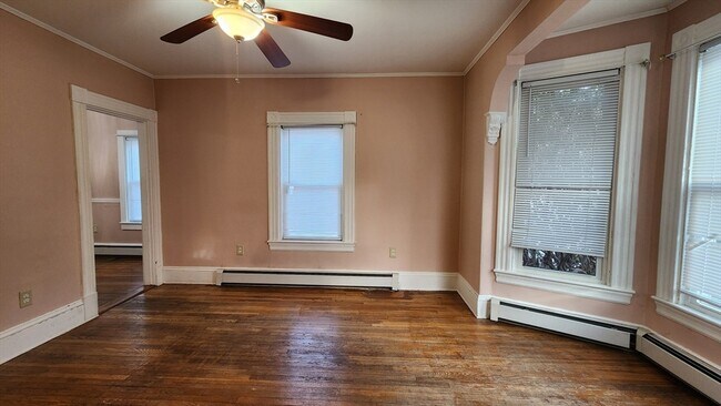 Building Photo - 153 Myrtle St