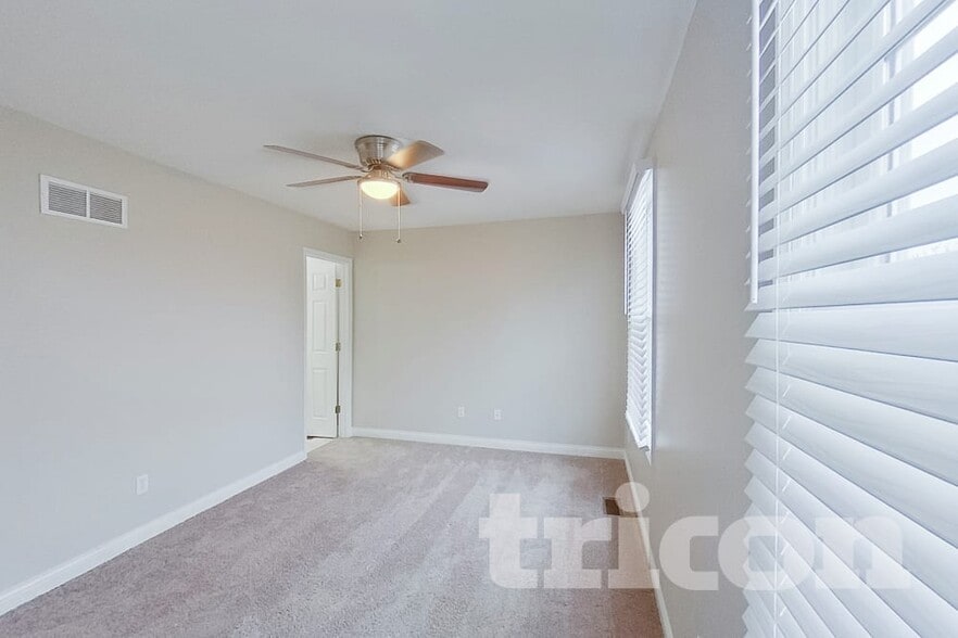 Building Photo - 3301 N Mester St