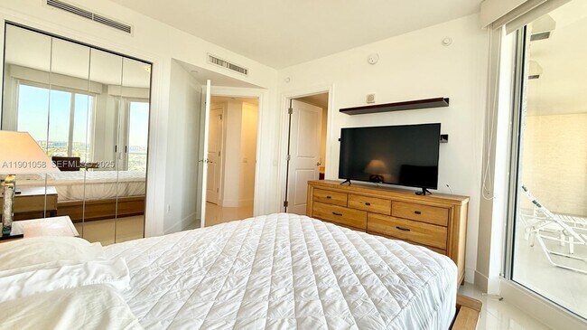 Building Photo - 2700 N Ocean Dr