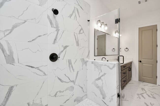 Building Photo - 2313 Eagle St