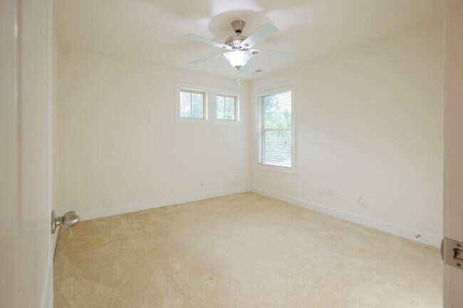 Building Photo - 411 Alamosa Pl
