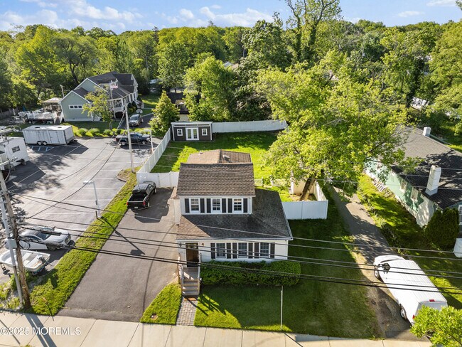 Primary Photo - 12 Main St