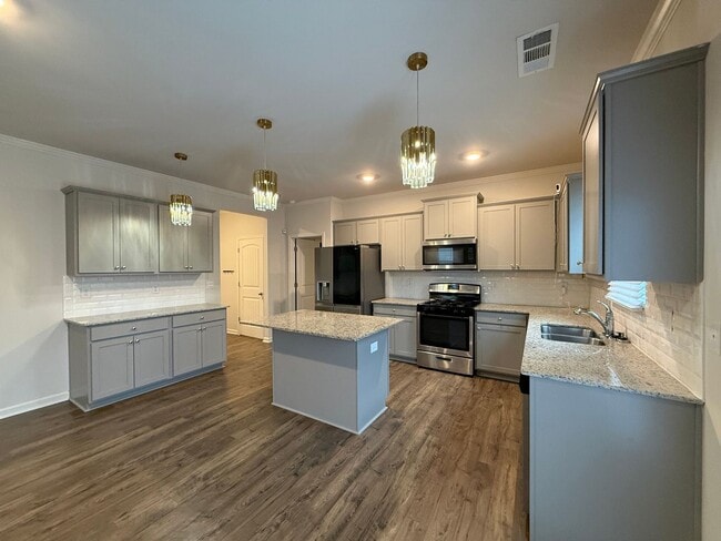 Building Photo - Beautiful and Spacious 5BR 4.5BA Home w/ Full Appliance Kitchen • Garage in Fairburn