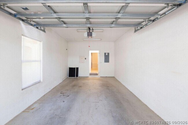 Building Photo - 1864 S Dovetail Dr