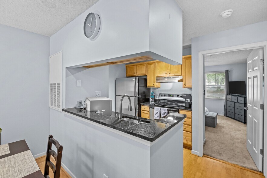 Building Photo - 525 Olmsted Park Pl