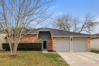 Building Photo - 2138 Pilgrims Point Dr