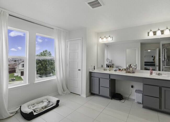 Building Photo - A Cibolo Stunner in Landmark Pointe!