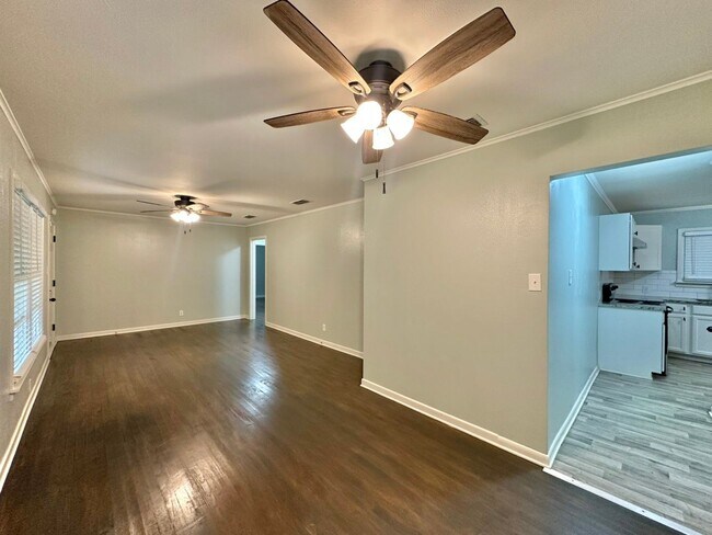 Building Photo - Updated 3-Bedroom Home Near TJC & Medical District!