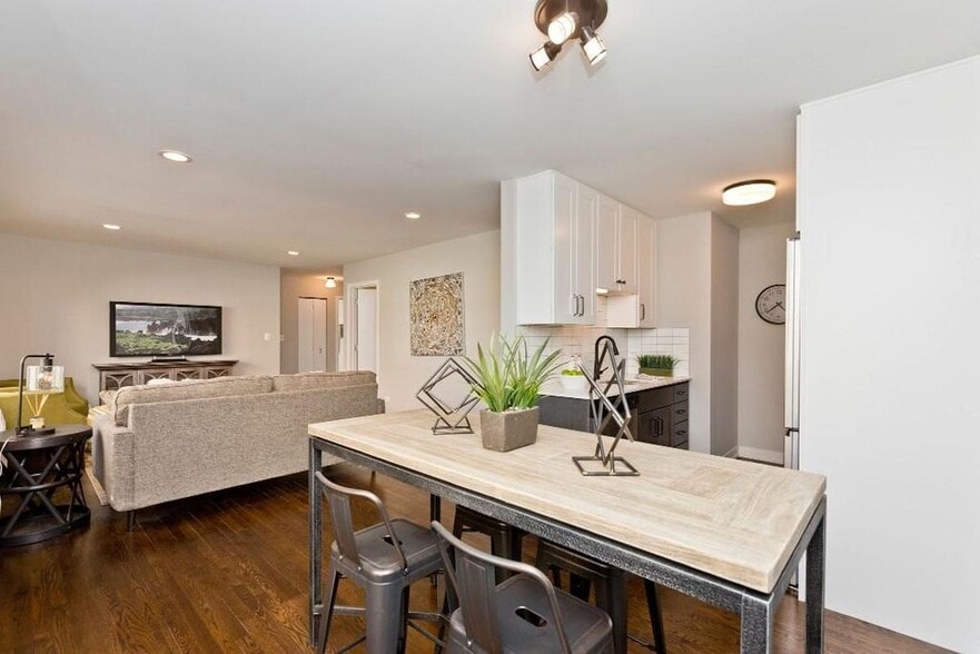 Building Photo - 5536 N Sheridan Rd