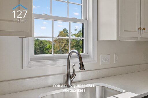 Building Photo - Beautiful 3 bedroom 2.5 bath!