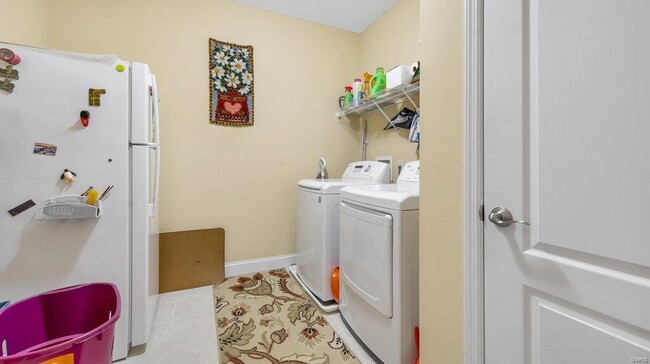 Building Photo - 303 Gateview Dr