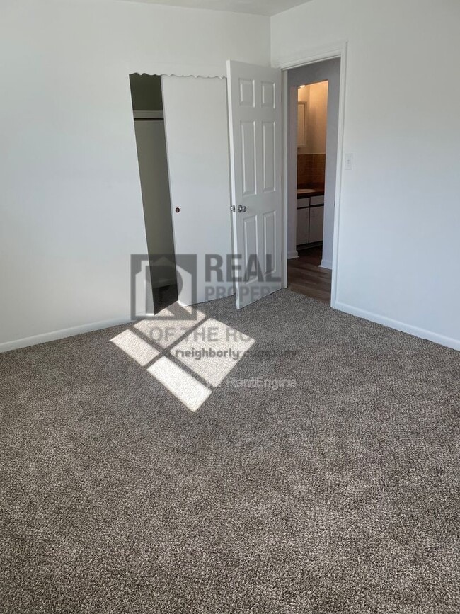 Building Photo - 833 30th Ave Ct