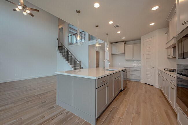 Building Photo - 30223 Gold Finch Pl