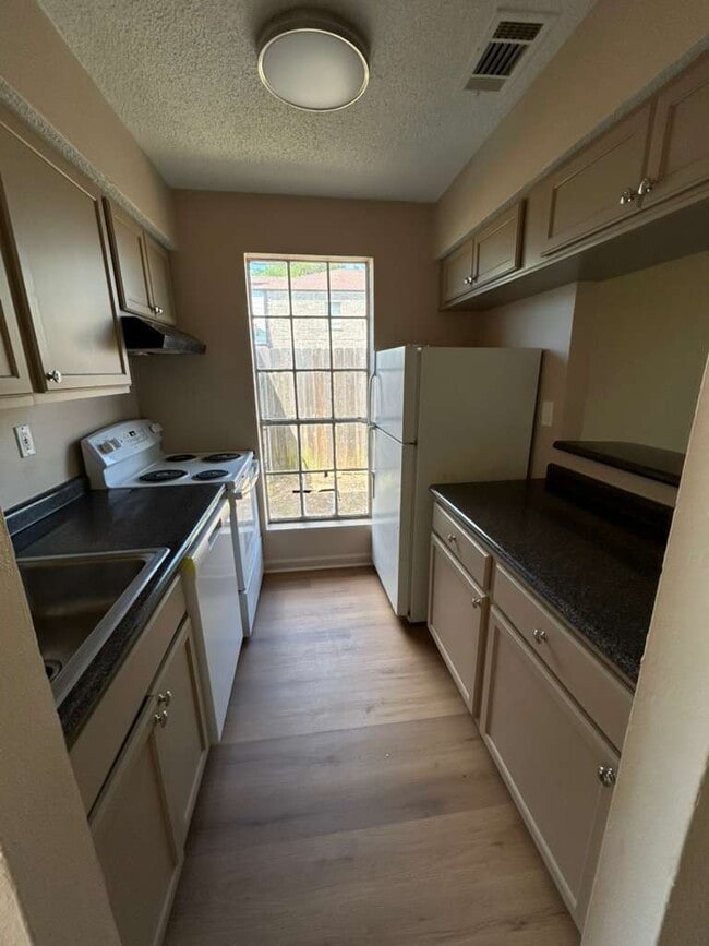 Building Photo - 2604 Richland St