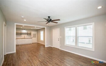 Building Photo - 2003 Woodlawn St