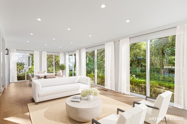 Building Photo - 18 Echo Ln