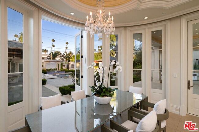Building Photo - 718 N Rodeo Dr