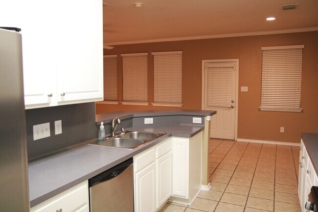 Building Photo - 142 N Camellia Grove Cir