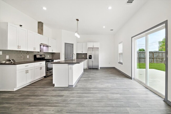 Building Photo - 10209 Ashville Dr