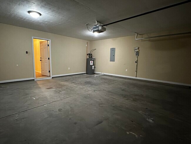 Building Photo - 206 High Meadows Cir