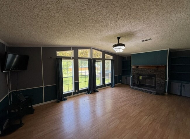 Building Photo - 3 Bedroom / 2 Bath House On An Acre