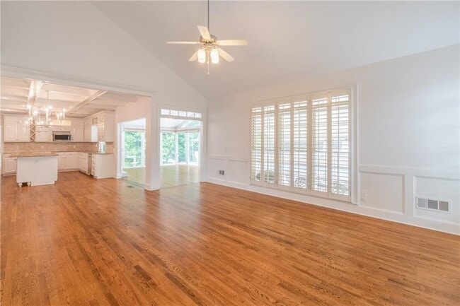 Building Photo - 530 Saddlebrook Dr