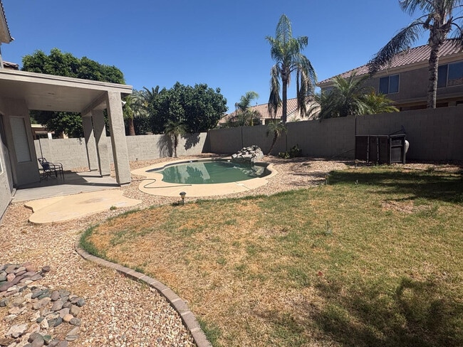 Building Photo - 2245 E Detroit St