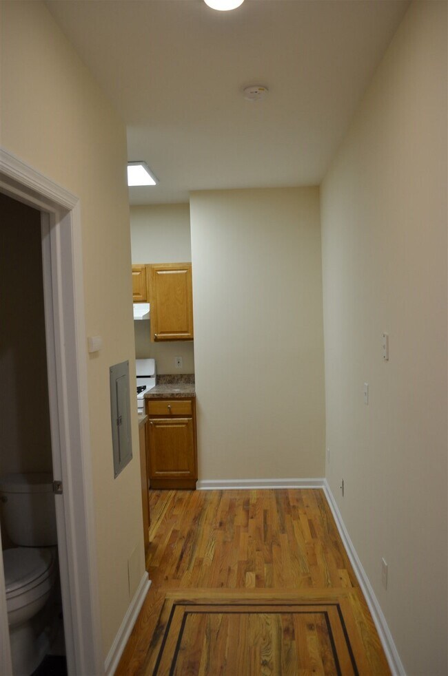 Building Photo - 45 51st St