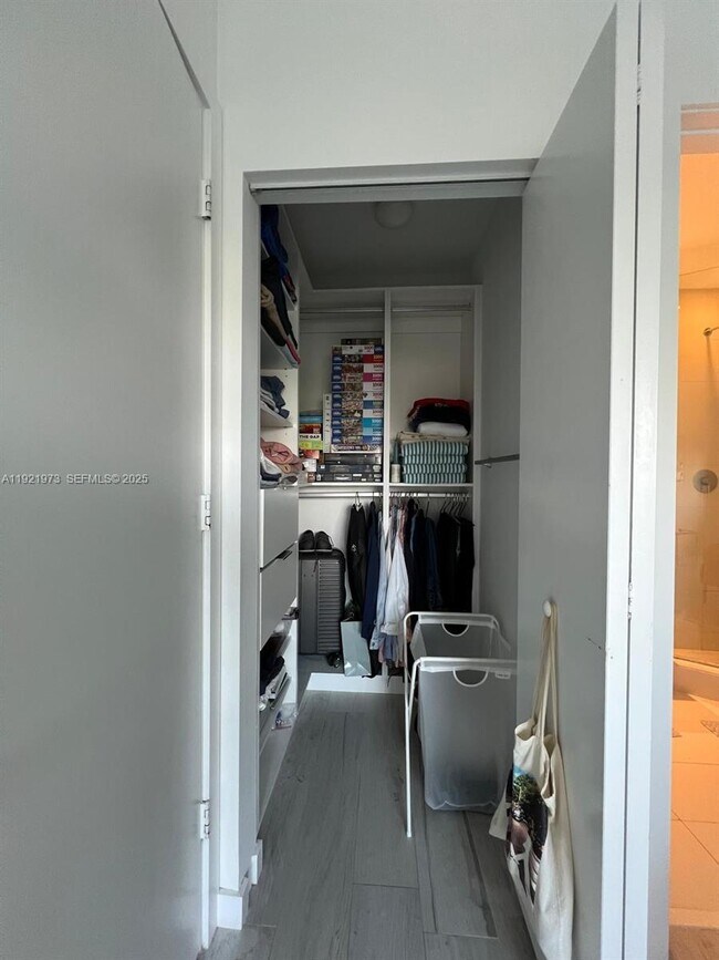 Building Photo - 480 NE 31st St