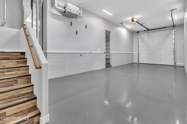 Building Photo - 1584 Majestic Way