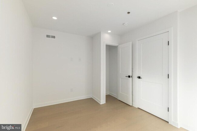 Building Photo - 1509 S Bambrey St