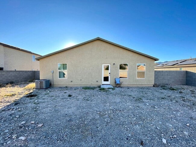 Building Photo - New 4 Bedroom Home in Bullhead City! AVAIL...