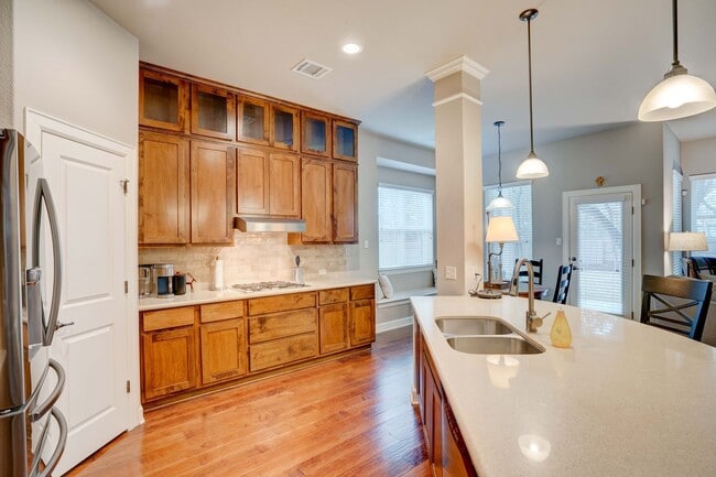 Building Photo - Beautiful 4 Bedroom, 3.5 Bathroom Home with Garage & Private Backyard