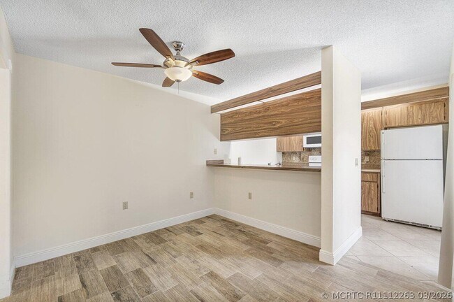 Building Photo - 1619 16th Ct