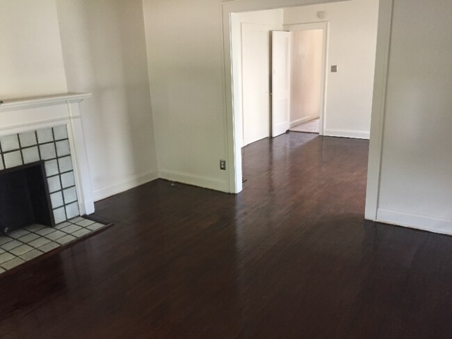 Building Photo - 57 W Lakeview Ave