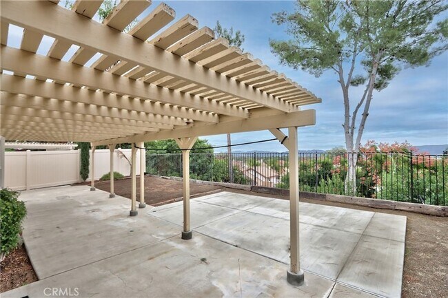 Building Photo - 24055 Golden Pheasant Ln